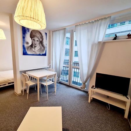 Апартаменты Topfloor Greeceflat A Cosy Flat In The City Center Варшава Экстерьер фото