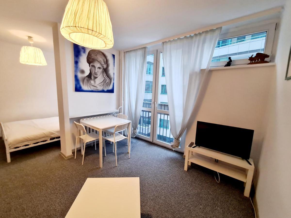 Апартаменты Topfloor Greeceflat A Cosy Flat In The City Center Варшава Экстерьер фото
